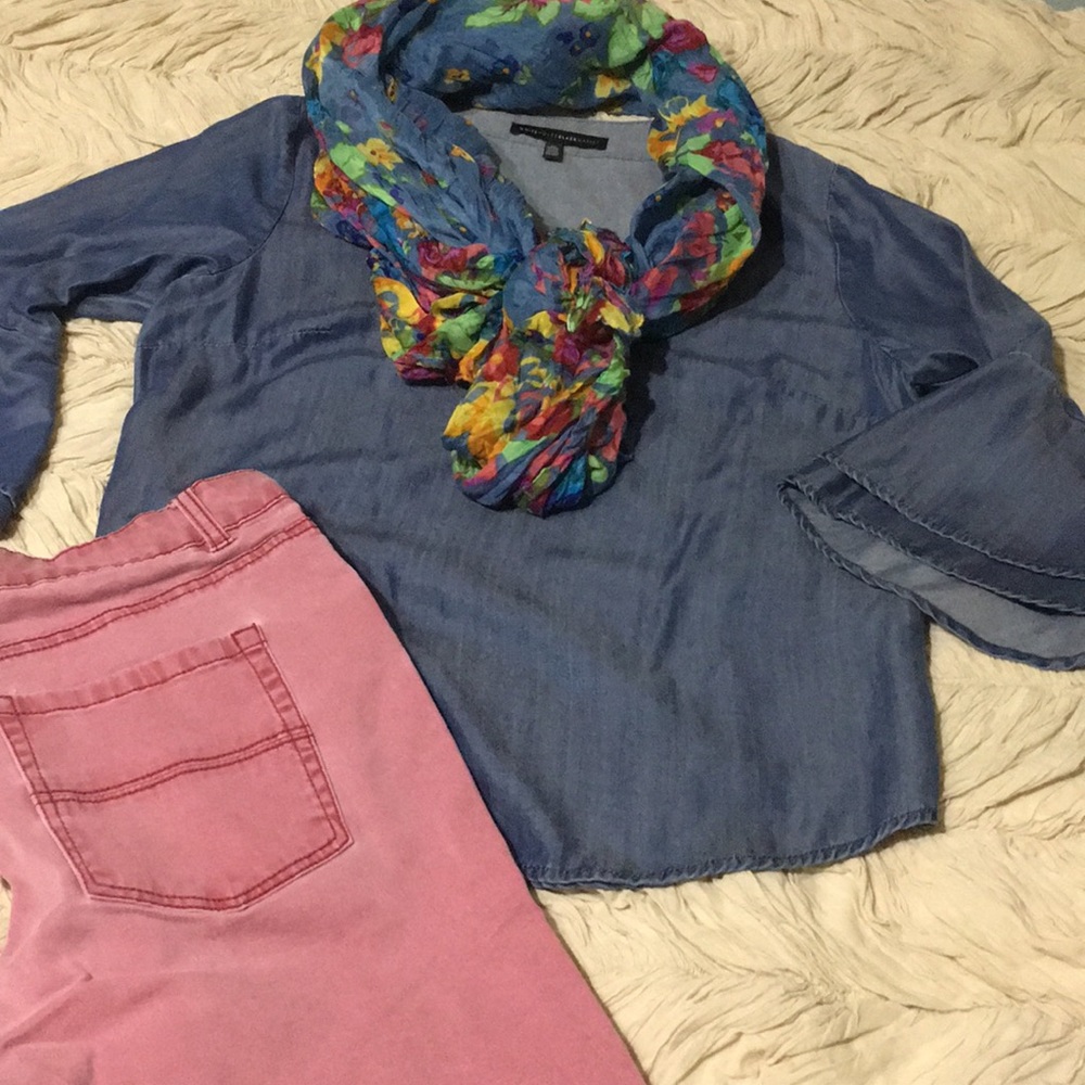 Denim ruffle 3/4 sleeve shirt.